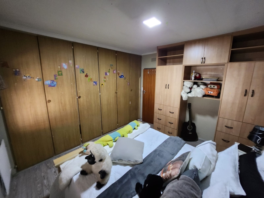 6 Bedroom Property for Sale in Vaalpark Free State